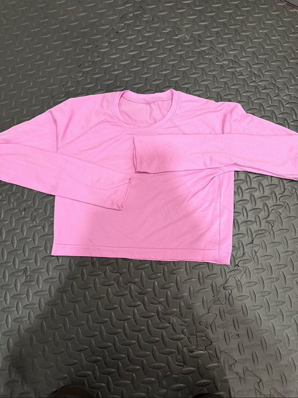 Women’s Pink Long-Sleeve Crewneck Crop Top